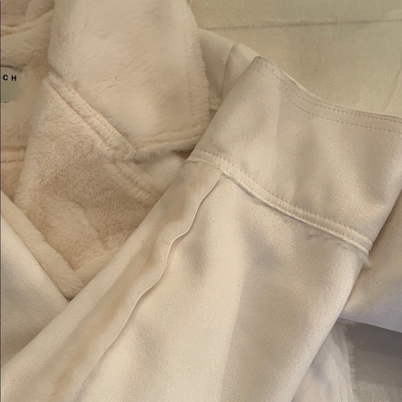 Marrakech Women's White Faux Suede/ Faux Shearling Jacket - Picture 4 of 9